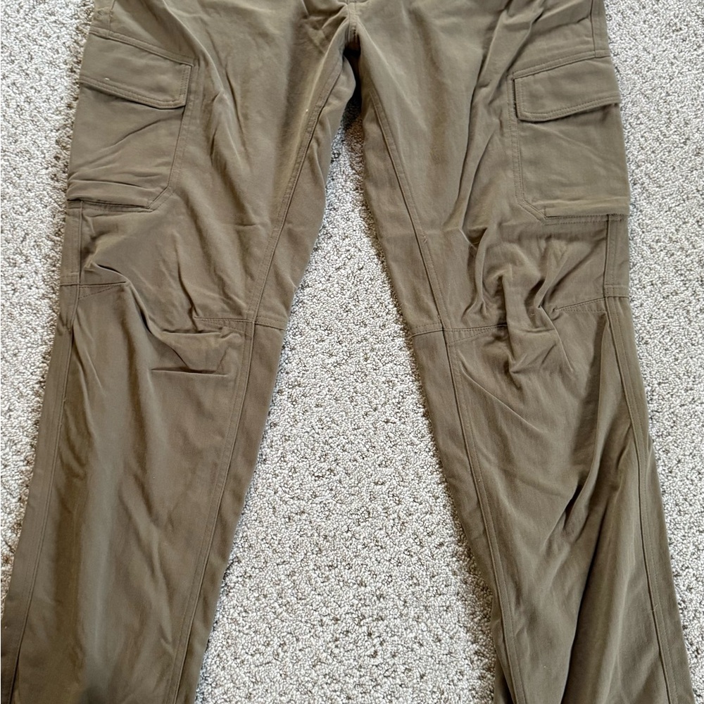 Under Armour Tan Cargo Pants Lightweight Outdoor